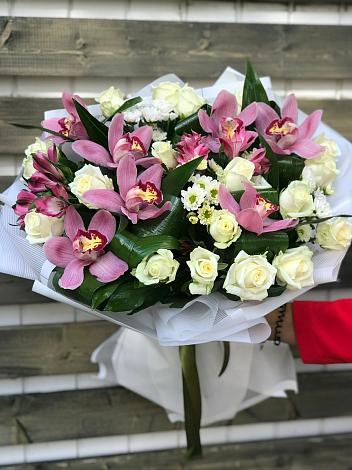 Букет цветов из: Розы и Хризантемы в Шугарово