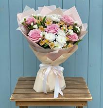 Букет цветов из:  Гвоздики, Орхидеи и Розы #REPLACE_PRED# Шугарово