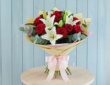 Букет цветов из:  Лилии и Розы в Шугарово