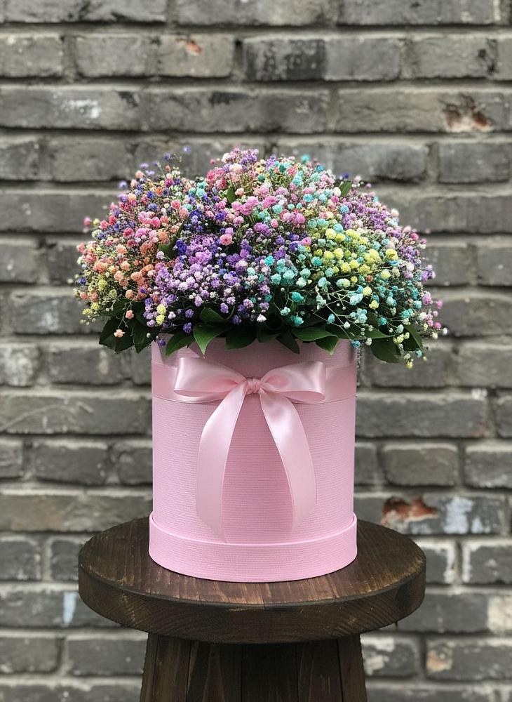Цветочная композиция из Гипсофила и Розы в шляпной коробке в Шугарово
