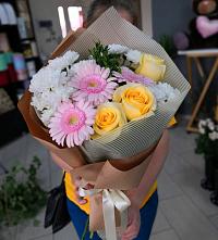 Букет цветов из:  Герберы, Розы и Хризантемы в Шугарово
