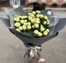 Букет Белые кустовые розы Солинеро в Шугарово