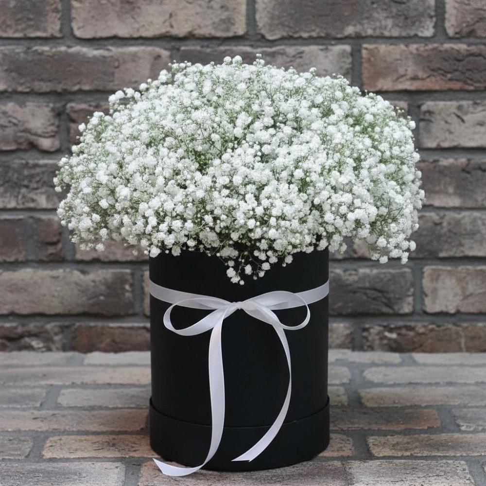 Цветочная композиция из Гипсофила в шляпной коробке в Шугарово