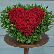 Цветочная композиция из Розы в виде сердца в Шугарово