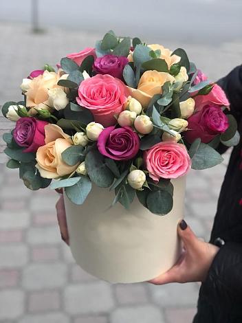 Цветочная композиция из Розы в шляпной коробке в Шугарово