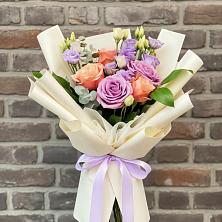 Букет цветов из:  Лизиантусы и Розы в Шугарово