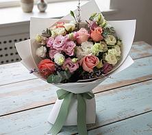 Букет цветов из:  Розы, Лизиантусы и Гвоздики в Шугарово