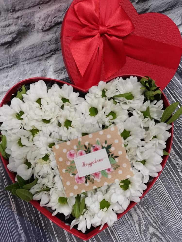 Цветочная композиция из Хризантемы в виде сердца в Шугарово