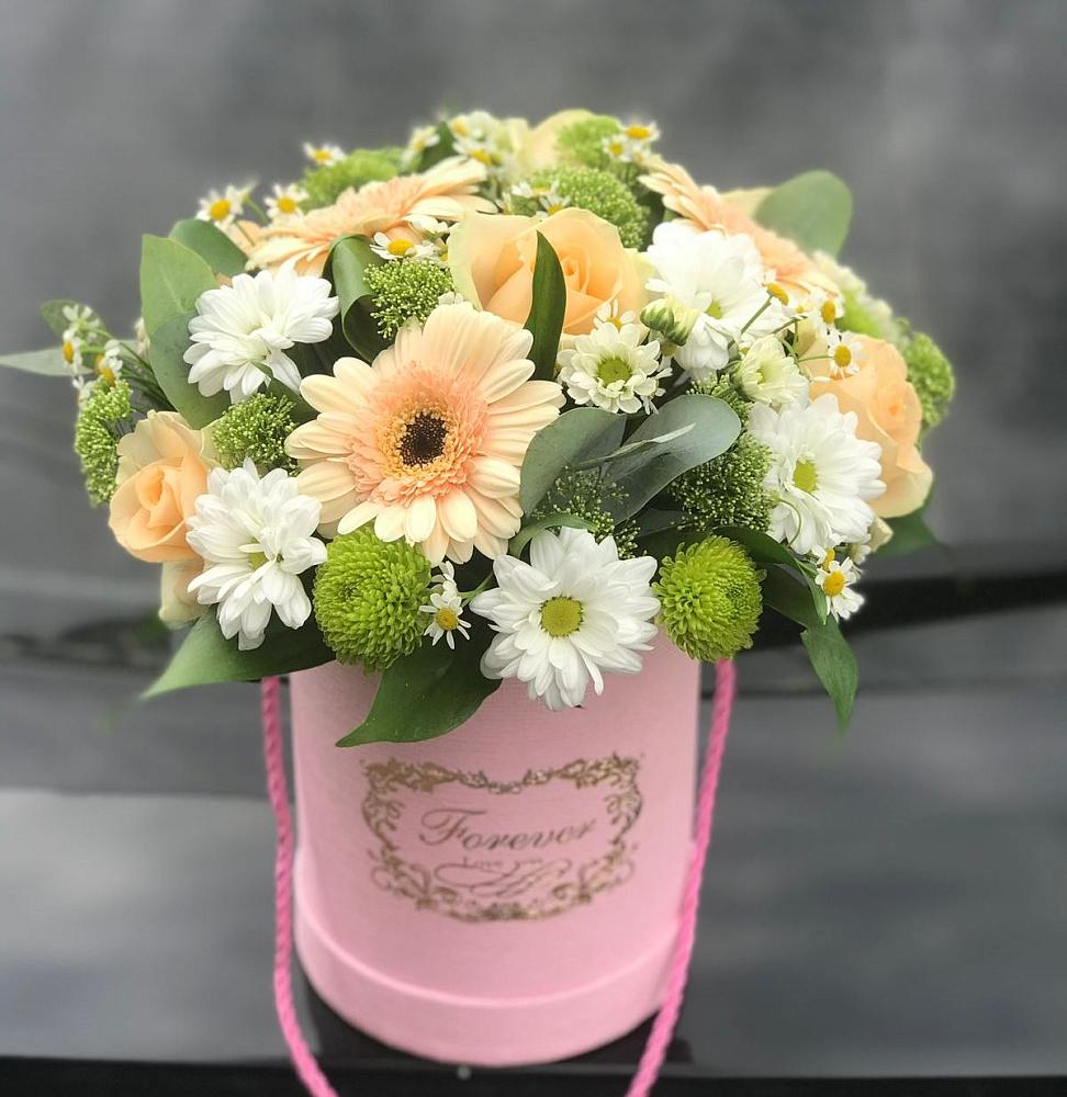 Цветочная композиция из Розы, Герберы и Хризантемы в шляпной коробке в Шугарово