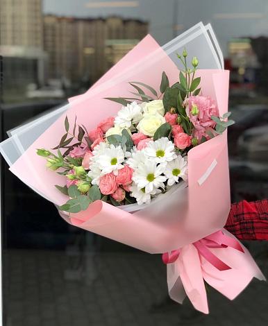 Букет цветов из: Розы, Лизиантусы и Хризантемы в Шугарово