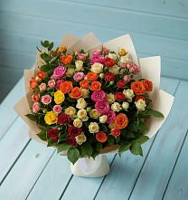 Букет Микс из разноцветных кустовых роз в Шугарово