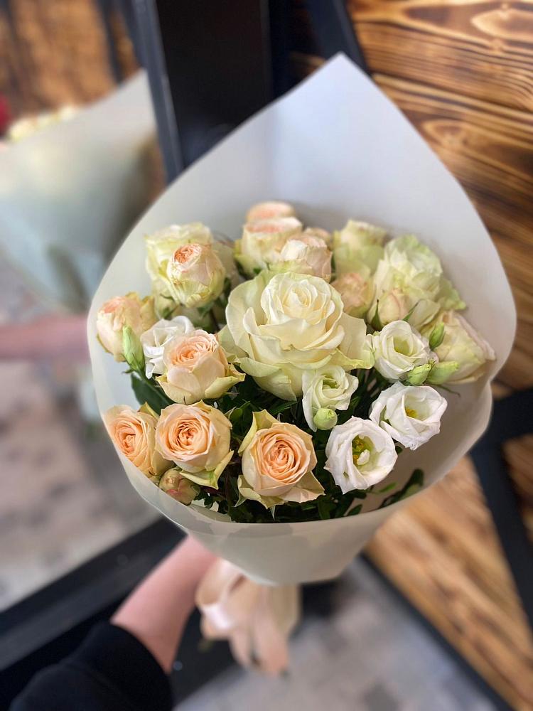 Букет цветов из: Розы и Лизиантусы в Шугарово